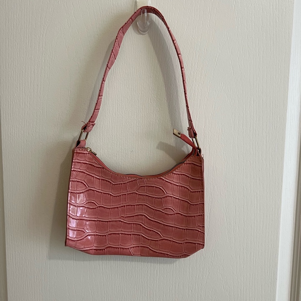 Croc-Embossed Shoulder Bag in Dusty Rose